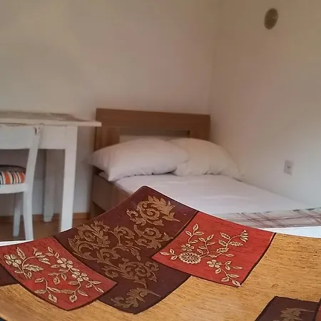 “mela Rooms”-in Old Town Epicenter *